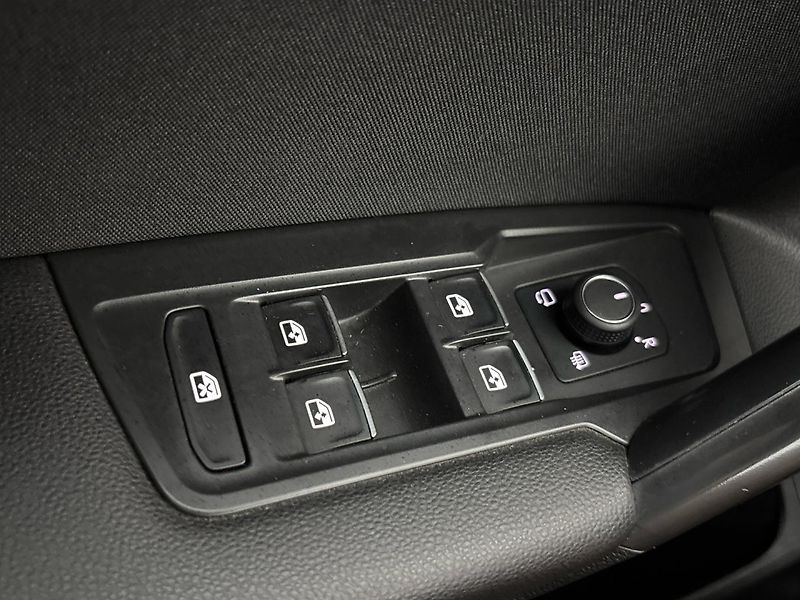 Volkswagen Tiguan Elegance 4Motion DSG - fotka 21 z 30