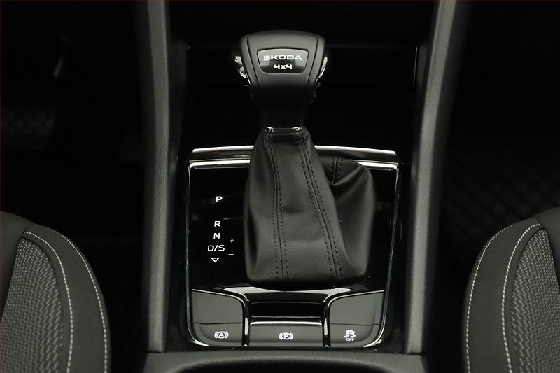 Škoda Karoq (2024) Fresh 2.0 TDI - fotka 10 z 17