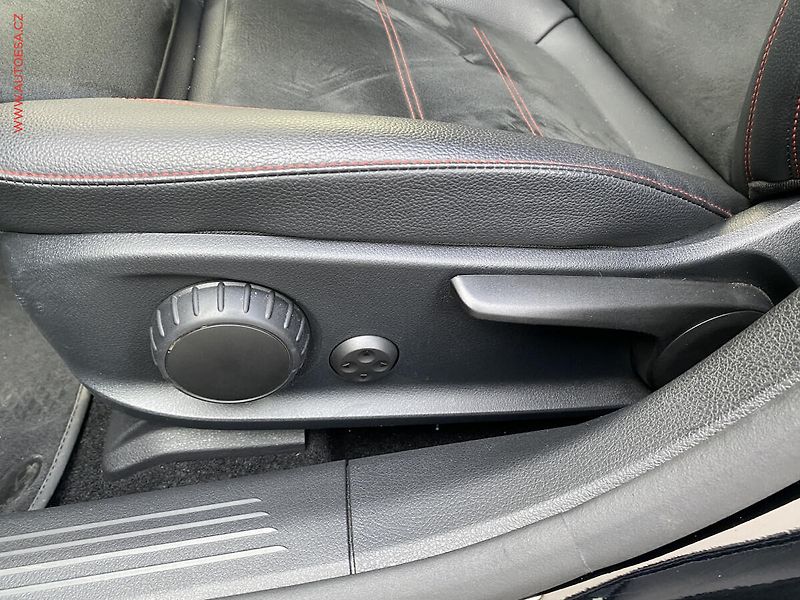 Mercedes-Benz Třídy A (2022) 1.3i A250e, AT, LED, panor, - fotka 15 z 27