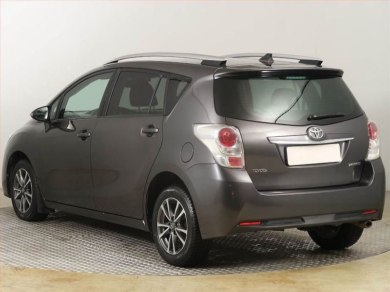 Toyota Verso (2013) 2.0 D-4D, 7 míst, Tempomat - fotka 4 z 18