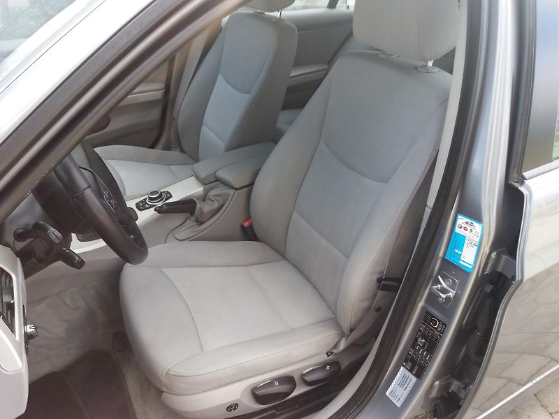 BMW Řada 3 (2010) 2.0d,105kW,VÝHŘEV.SEDADEL!! - fotka 15 z 26