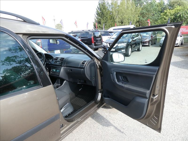 Škoda Roomster 1,2 TSI 77kW Elegance,2 x kola - fotka 24 z 48