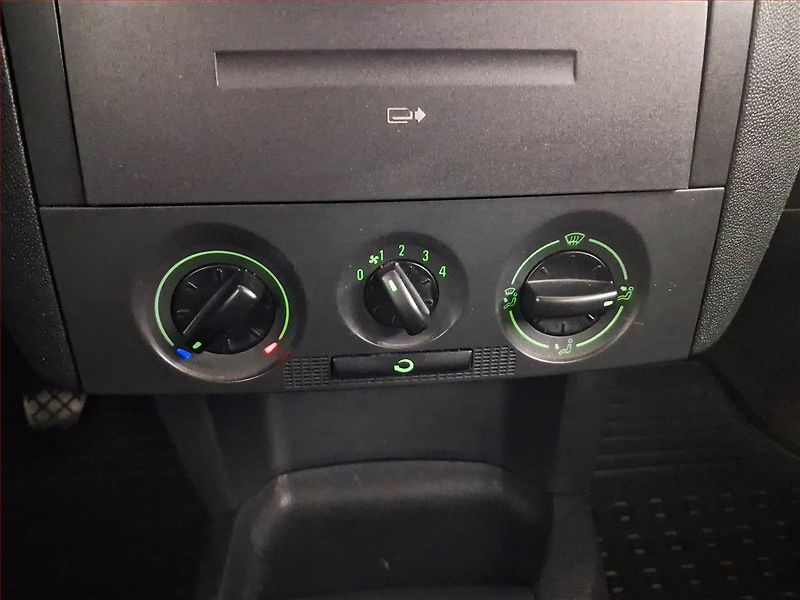 Škoda Fabia (2006) 1.2 12V, nová STK, jezdí dobře - fotka 14 z 16