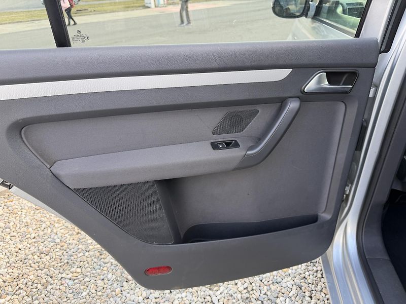 Volkswagen Touran 1,6 TDi/77kW - Webasto,TZ,... - fotka 33 z 60