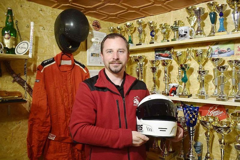 S formulí do vrchu? Při smyku už vím, že mě to bude stát balík, říká pilot ze Senetářova Jan Golis.