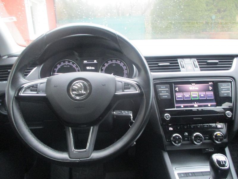 Škoda Octavia 1.6 TDi  - fotka 17 z 31