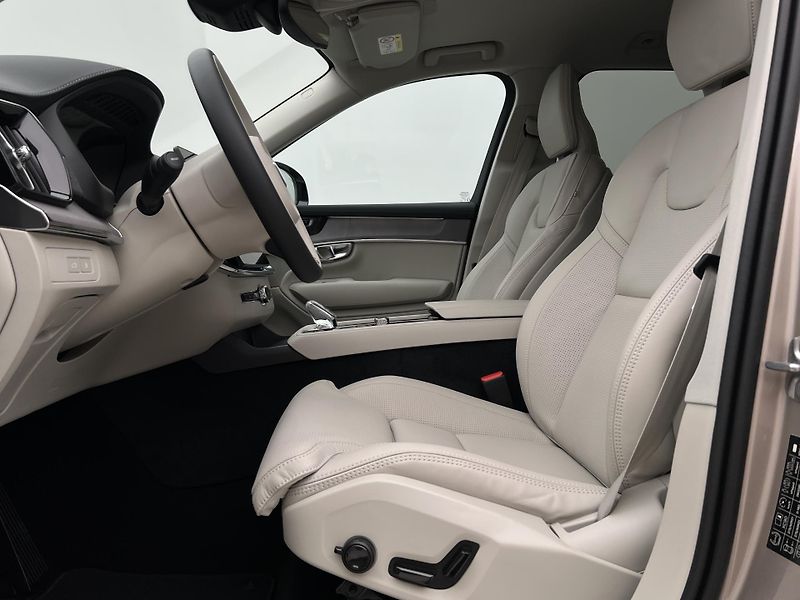 Volvo XC90 (2026) T8 AWD AUT RECHARGE DARK PLUS - fotka 3 z 46