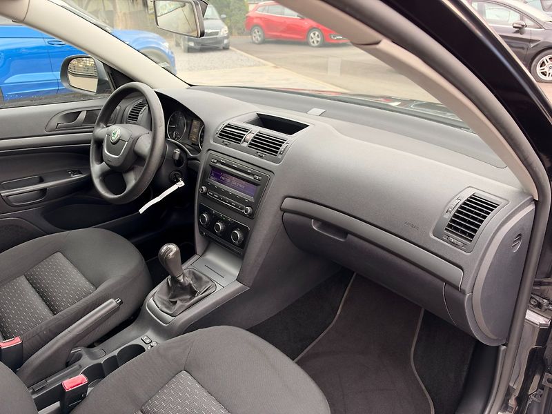 Škoda Octavia (2009) Ambition 1.6 MPi 75kW - fotka 27 z 35