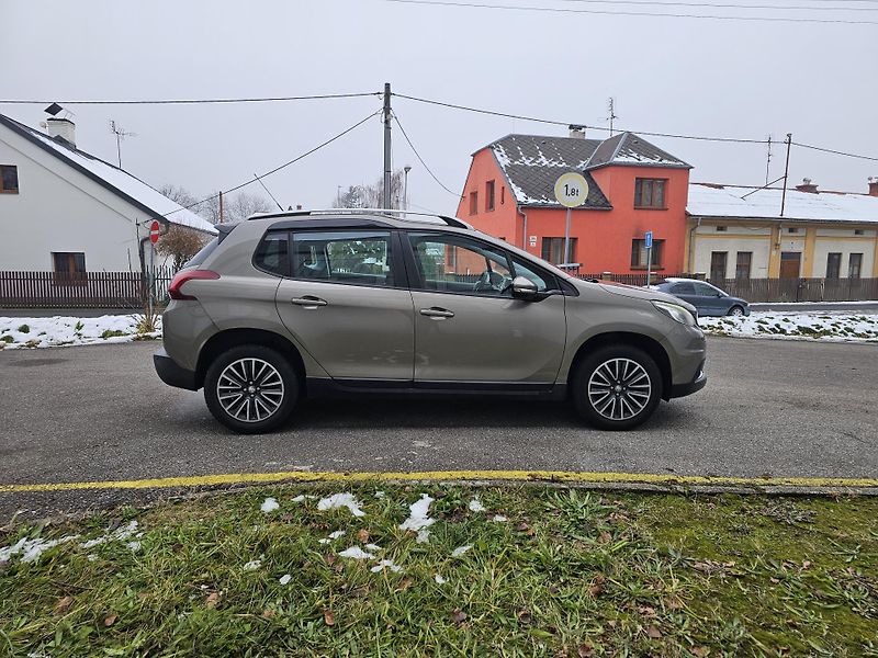 Peugeot 2008 (2017) 1.2 Pure Tech 81KW - fotka 6 z 22