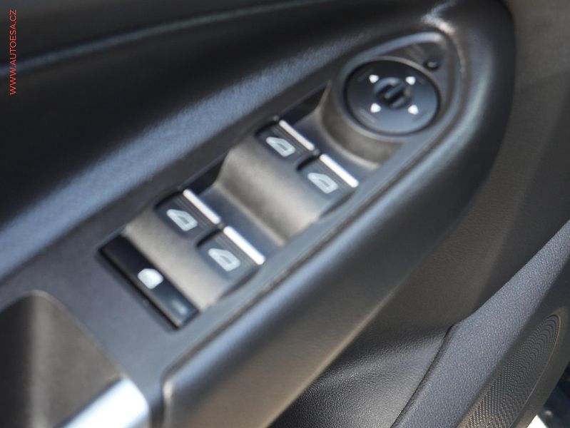 Ford Kuga (2018) 1.5 EB 4x4, AT, navi, bixen - fotka 17 z 21