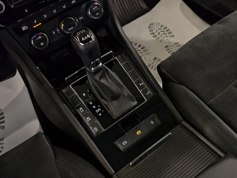 Škoda Superb 2.0 TDi 140kW 4x4 DSG STYLE - fotka 14 z 25