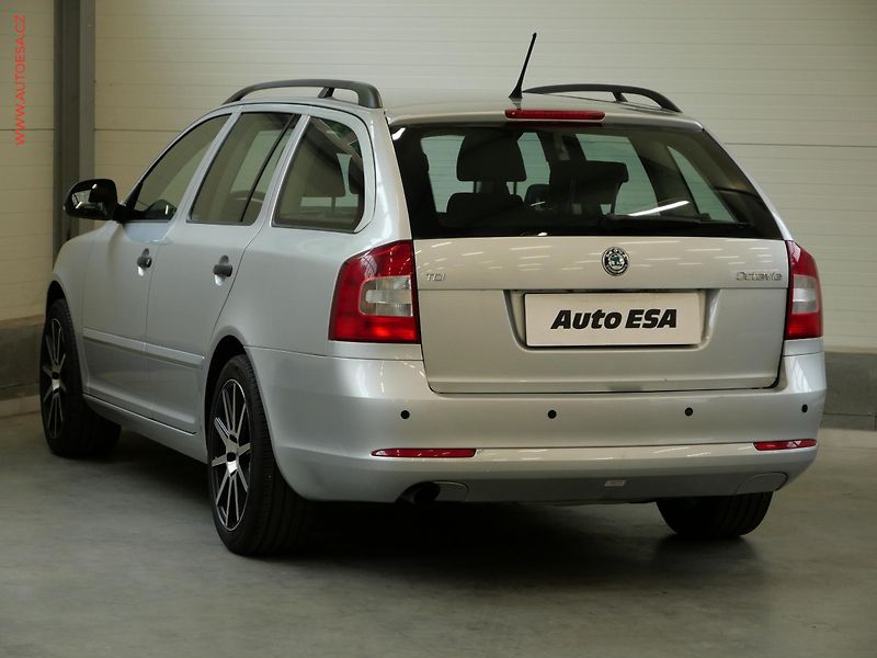 Škoda Octavia (2013) 1.6TDi, ČR, AC, park.asist - fotka 6 z 17