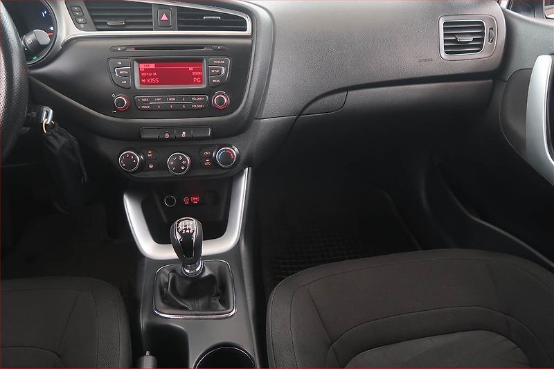 Kia Ceed (2016) 1.6 CRDi - fotka 8 z 15