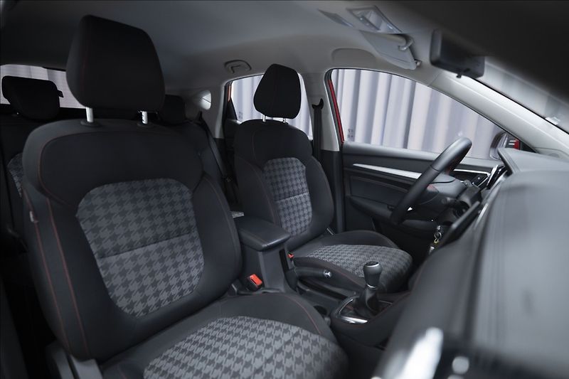 MG ZS 1,5 ESSENTIAL PLUS ZÁRUKA 2031 - fotka 9 z 41