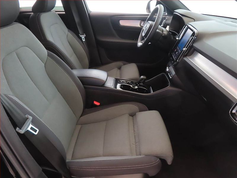 Volvo XC40 (2022) Inscription B3 - fotka 9 z 14