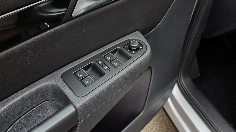 Volkswagen Sharan 2.0 TDI 135kW 4Motion HIGHLINE - fotka 27 z 50