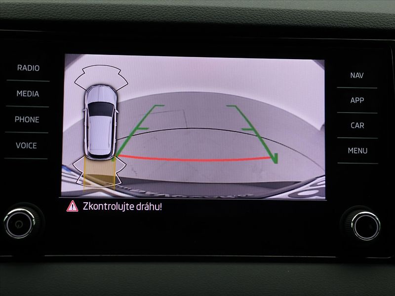Škoda Karoq 2,0 TDI DSG DPH Ambition - fotka 27 z 38