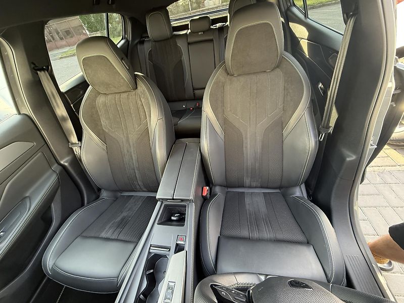 Peugeot 408 (2025) 408 GT Hybrid 136 e-DCS6 - fotka 13 z 20