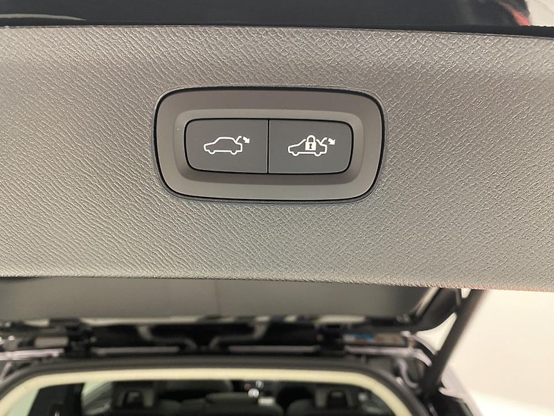 Volvo XC90 (2026) T8 AWD RECHARGE DARK ULTRA - fotka 25 z 68