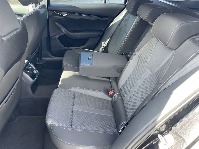 Škoda Octavia 2,0 TDi 110kw DSG Style Nehava - fotka 8 z 39