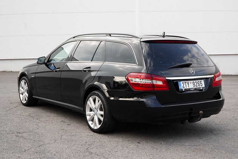 Mercedes-Benz Třídy E 220 CDI BlueEfficiency - fotka 9 z 29
