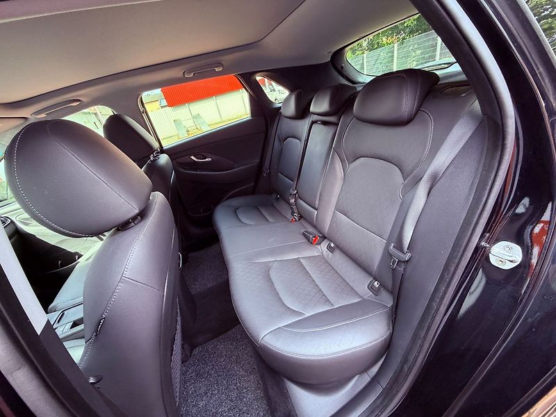 Hyundai i30 1.4 T-GDi All Inclusive - fotka 11 z 33