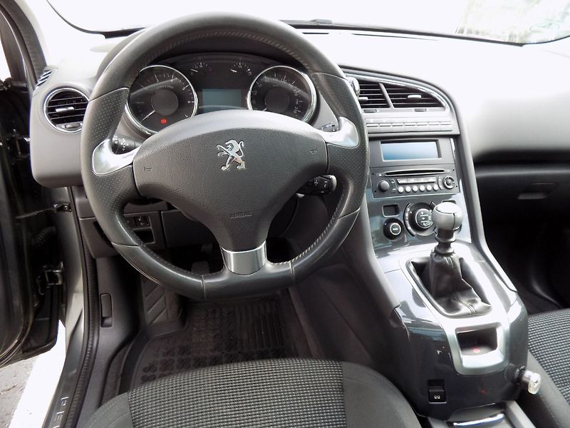 Peugeot 5008 (2014) 1.6Ti/LED/PANO/Head-up/Klima/ - fotka 25 z 35