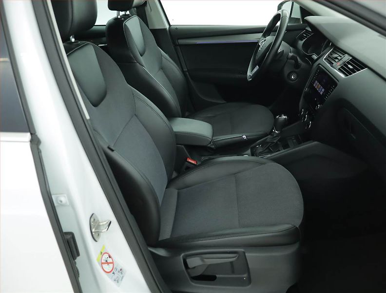 Škoda Octavia (2018) 2.0 TDI, Automat, Serv.kniha - fotka 9 z 16