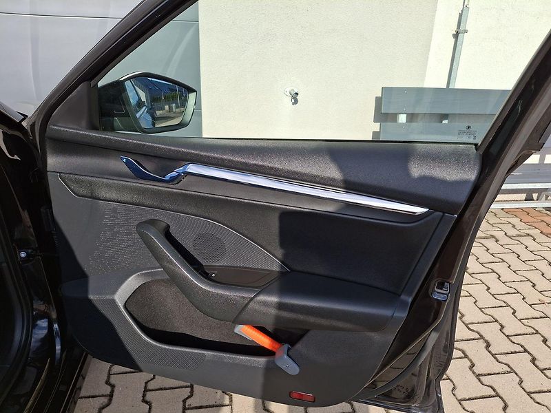 Škoda Octavia (2023) 1.0 E-TSI Business Plus ZÁRUKA - fotka 19 z 38