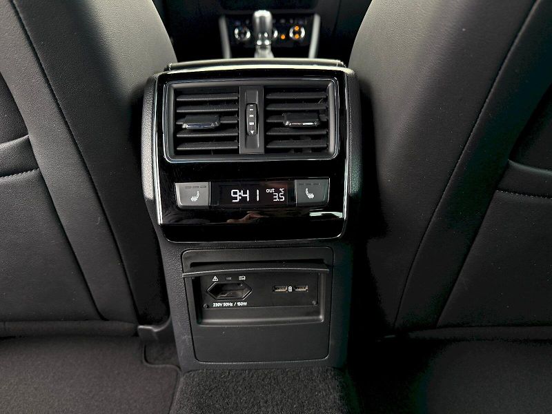 Škoda Superb (2019) 2.0 TSI  200 kW DSG 4x4 SportL - fotka 10 z 26
