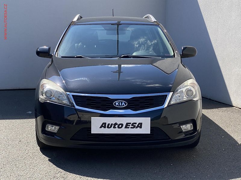 Kia Ceed (2010) 1.4CVVT, Vision, TZ, výhřev - fotka 2 z 16