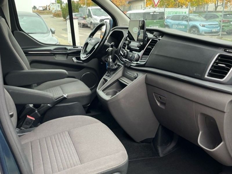 Ford Tourneo Custom 2,0ECOBLUE,96kW,SERVIS,1MAJ,CZ - fotka 13 z 14