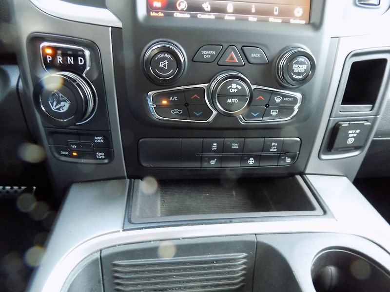 Dodge RAM 1500 (2022) 5.7 HEMI/CREW CAB/ČR/DPH/LED/ - fotka 30 z 40