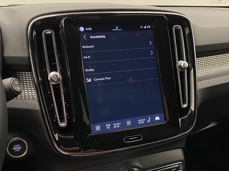 Volvo XC40 B4 AWD DARK PLUS AUT CZ - fotka 54 z 58