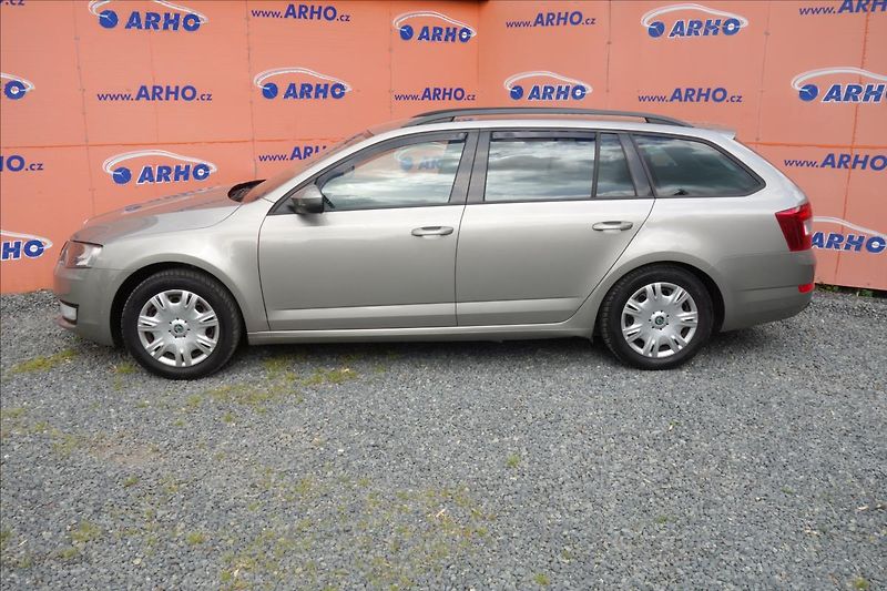 Škoda Octavia 1,6 TDi,ČR,SERV.KN.,STYLE,4x4. - fotka 4 z 32