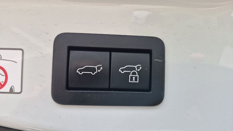 Toyota C-HR Executive Tech 1.8L - fotka 27 z 30