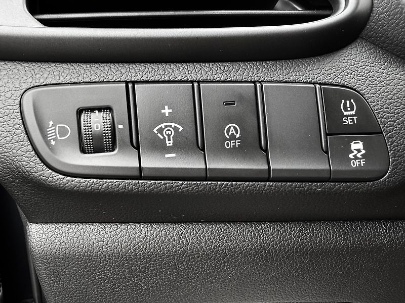Hyundai i30 1,5 T-GDI DCT Smart Automat ČR - fotka 33 z 40
