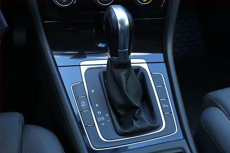Volkswagen Golf (2017) 2.0 TDI, Automat, Navi - fotka 13 z 24
