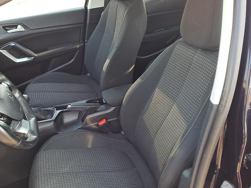 Peugeot 308 (2018) 1.6 HDi SERVISKA PĚKNÝ STAV - fotka 10 z 31