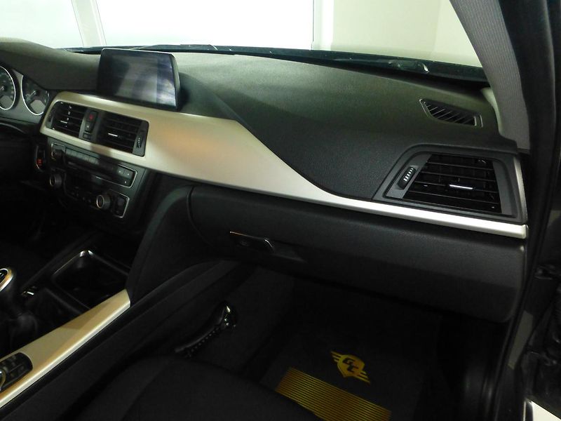 BMW Řada 3 (2013) 2,0D-120KW*NAVI*VYHŘ.SED*XENON - fotka 22 z 28