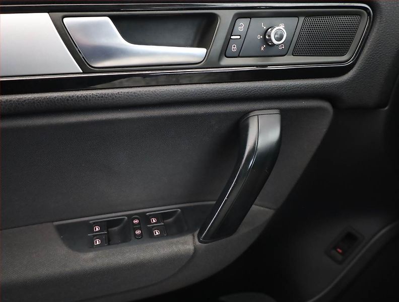 Volkswagen Touareg (2012) 3.0 TDI, 4X4, Automat - fotka 13 z 17