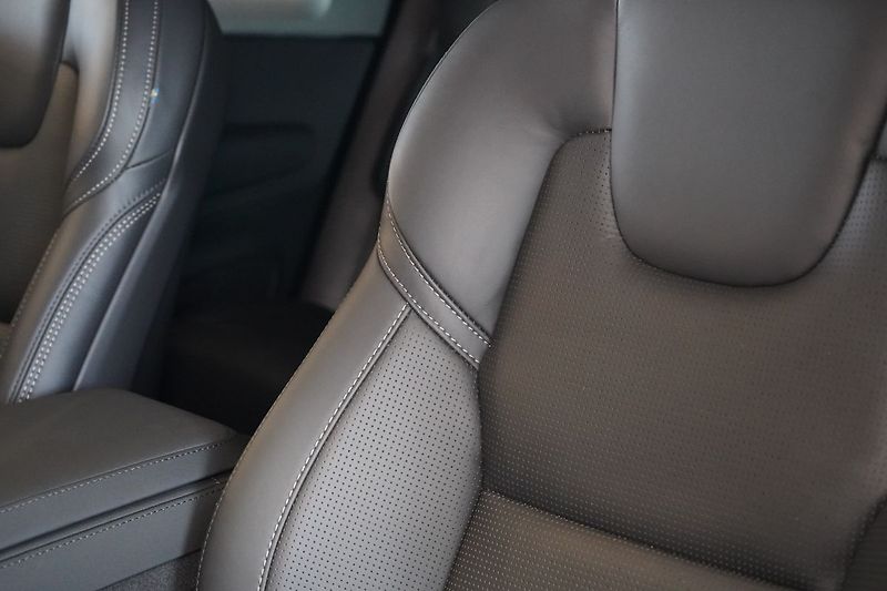 Volvo XC90 T8 PLUS Black Edition, Vzduch - fotka 22 z 50