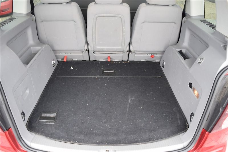 Volkswagen Touran 1,9 TDI 77KW AUTOMAT PO STK - fotka 26 z 46