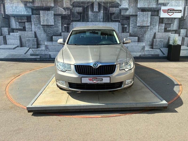 Škoda Superb (2012) 2.0TDI, 103KW - fotka 2 z 26