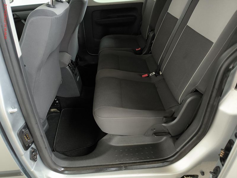 Volkswagen Caddy (2011) 1.6TDi MAXi 7míst, STK2/28 - fotka 10 z 17