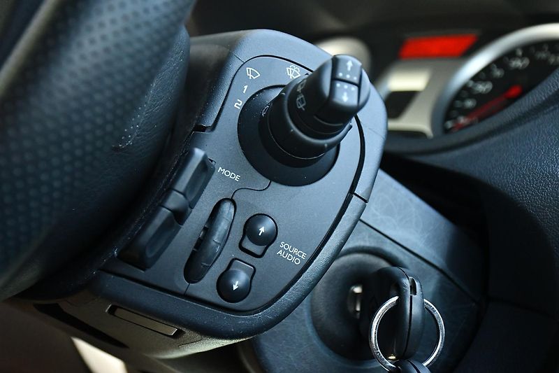 Renault Clio 1,2i 55KW SPORT 2xKOLA  - fotka 29 z 36