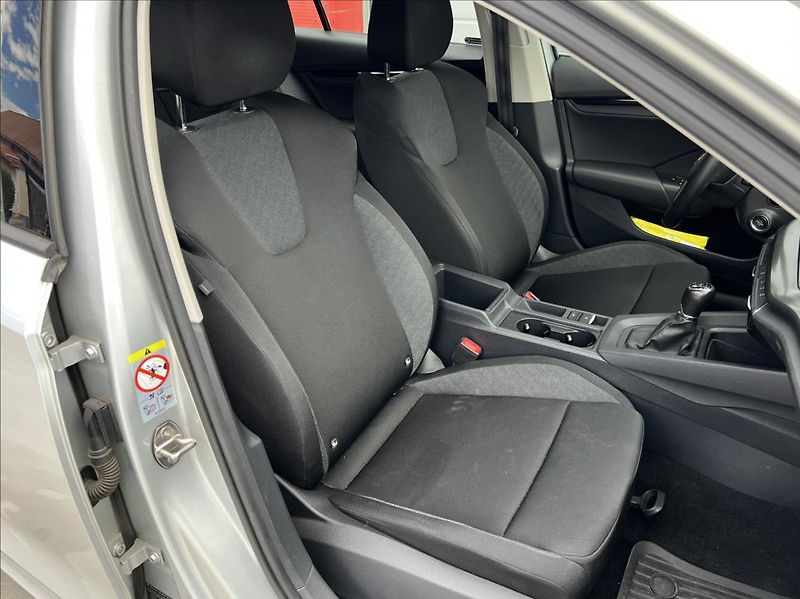 Škoda Octavia 2,0 TDI 85kW Active Combi - fotka 23 z 23