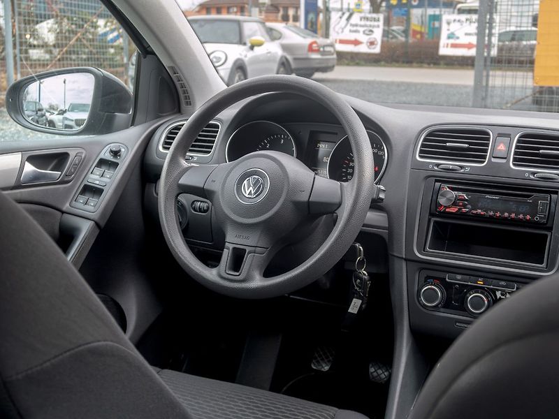 Volkswagen Golf (2012) 1.6TDI 77KW – SERVIS - fotka 12 z 46