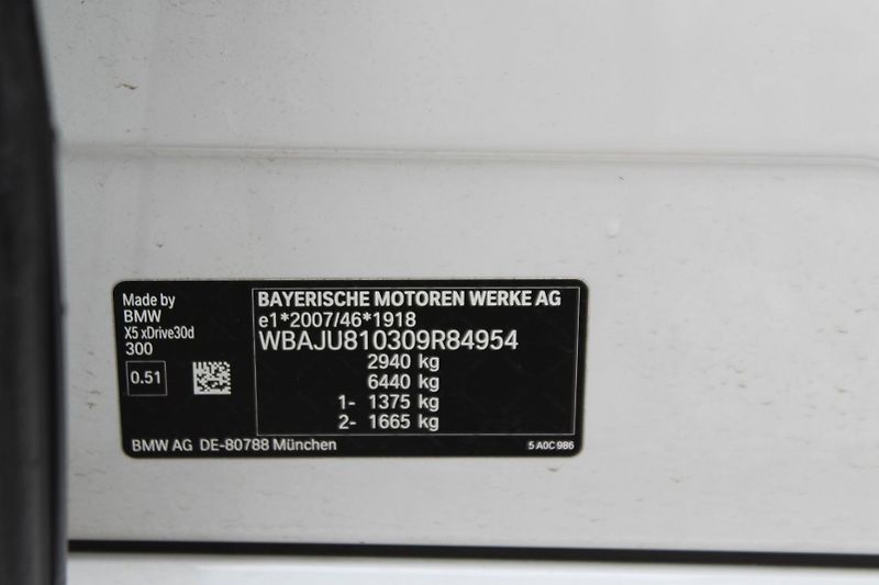 BMW X5 xDrive30d - fotka 28 z 28