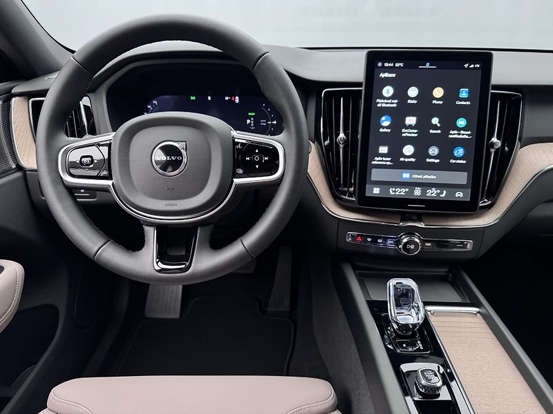Volvo XC60 (2026) T6 AWD AUT BRIGHT PLUS - fotka 4 z 23